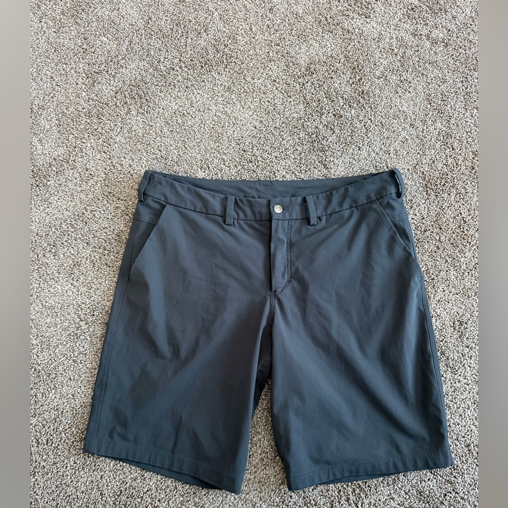 Men’s Lululemon Size 36 Grey Shorts